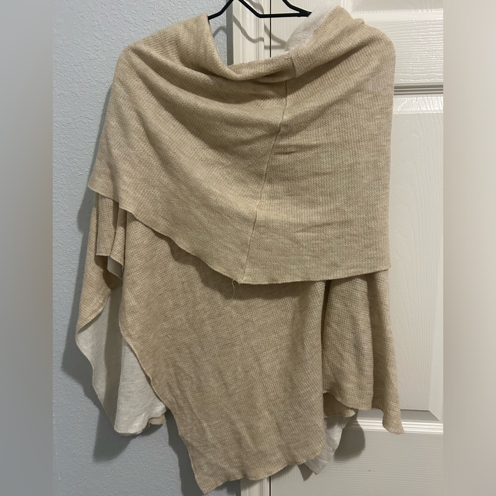 Dylan Poncho - Picture 2 of 5